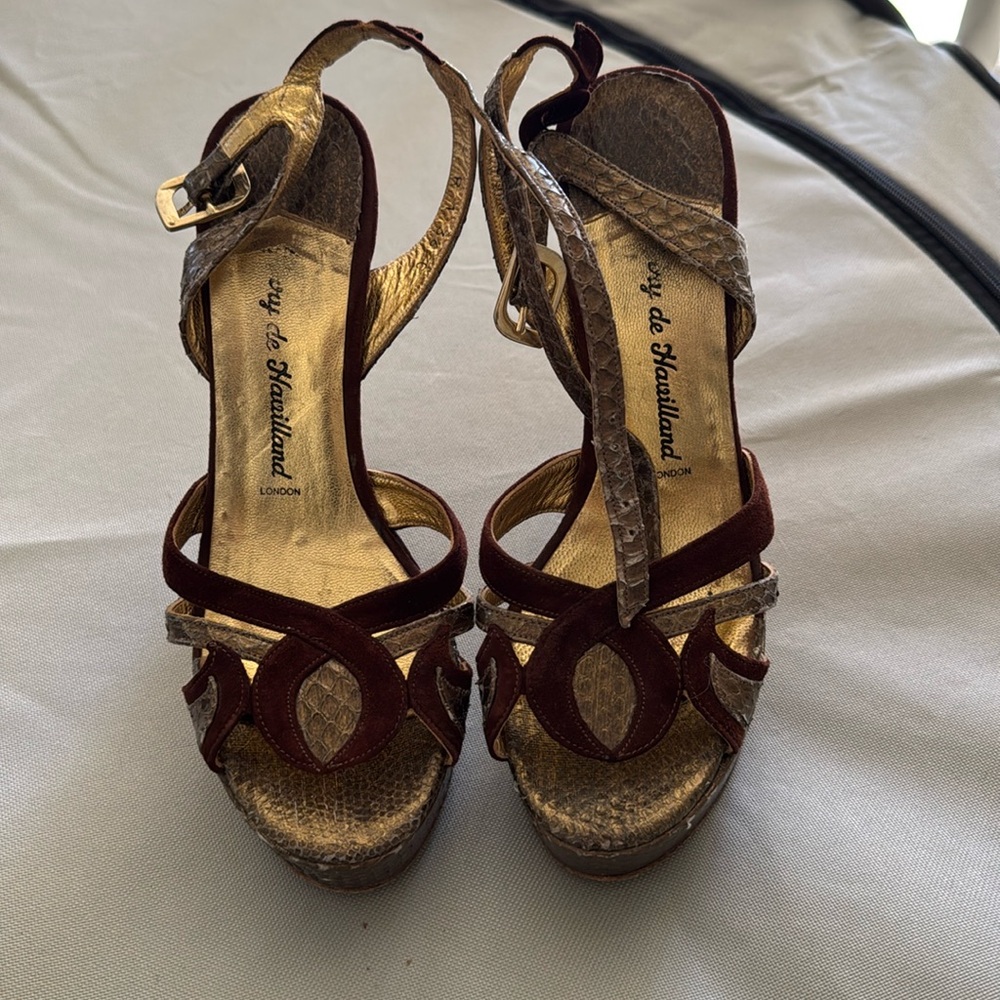 Terry de Havilland brown and gold wedges size 36